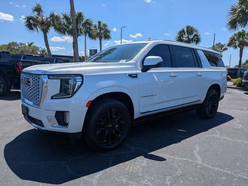 Used 2022 GMC Yukon XL Denali AWD/4WD image 8