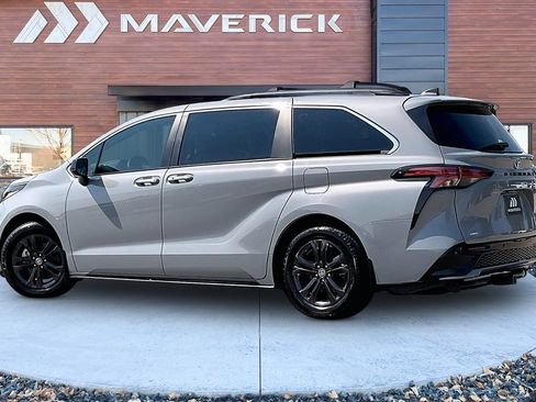 Used 2024 Toyota Sienna XSE w/ XSE Plus Package AWD/4WD image 4