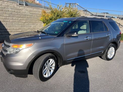 Used 2013 Ford Explorer XLT image 28