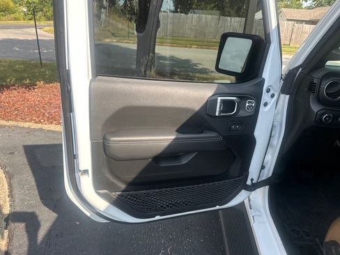 Used 2023 Jeep Wrangler Sahara w/ Cold Weather Group image 23