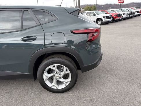 New 2026 Chevrolet Trax LS w/ LS Convenience Package FWD image 9