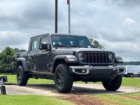 Used 2024 Jeep Gladiator Sport AWD/4WD image 1