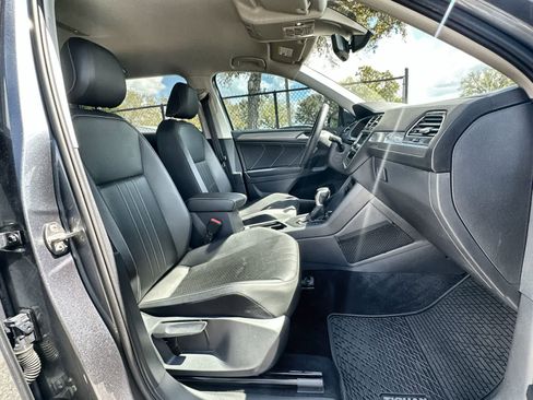 Used 2023 Volkswagen Tiguan SE image 9