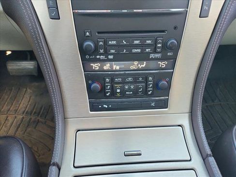 Used 2011 Cadillac Escalade Platinum image 22