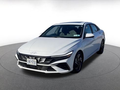 Used 2025 Hyundai Elantra SEL image 7