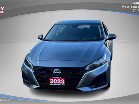 Used 2023 Nissan Altima 2.5 SV image 2