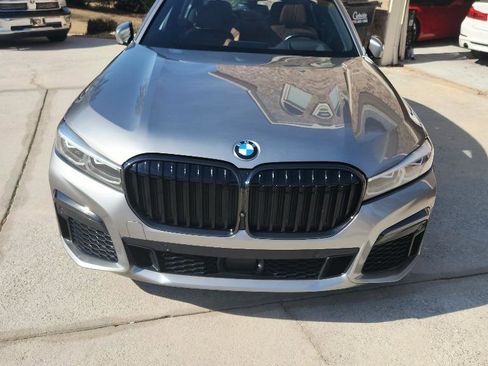 Used 2022 BMW 750i xDrive w/ Executive Package image 2