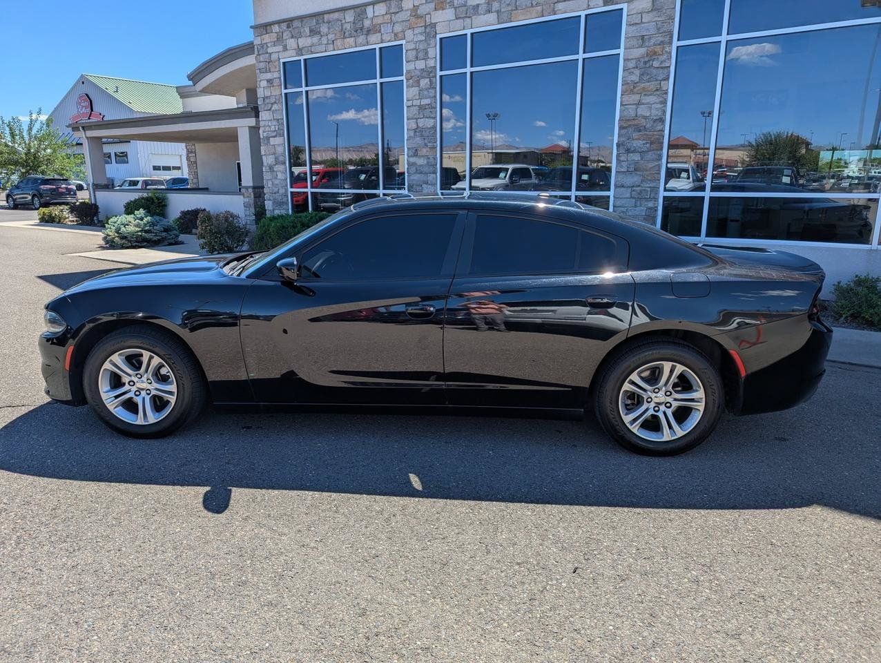 Used 2022 Dodge Charger SXT w/ Leather Interior Group RWD image 2