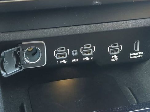 Used 2024 Jeep Grand Wagoneer L Series III w/ Rear Seat Video Group 1 AWD/4WD image 28