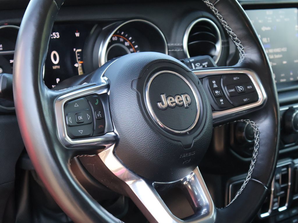 Used 2022 Jeep Wrangler Unlimited Sahara w/ LED Lighting Group AWD/4WD image 18