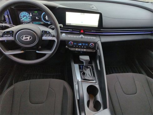 Used 2024 Hyundai Elantra SEL image 27