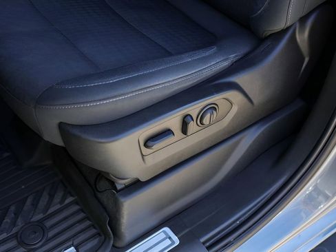 Used 2021 Chevrolet Silverado 1500 LT image 11