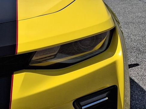 Used 2017 Chevrolet Camaro SS RWD image 9