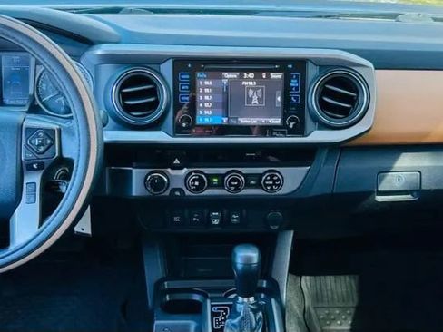 Used 2018 Toyota Tacoma SR5 image 11