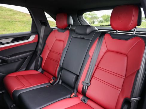 Certified 2025 Porsche Cayenne S AWD/4WD image 39
