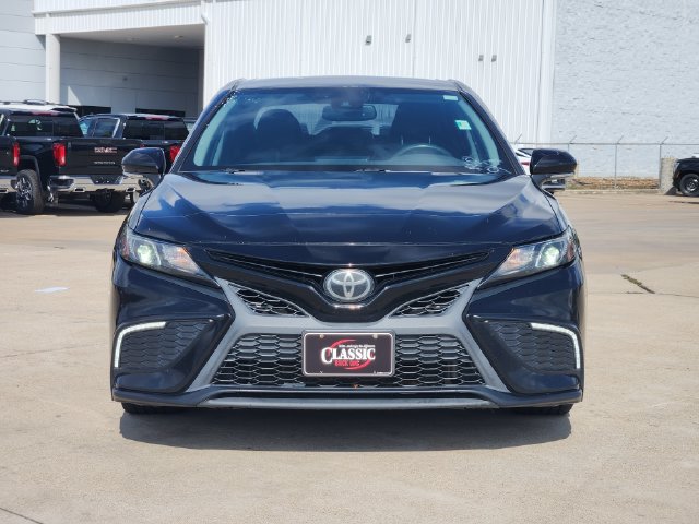 Used 2022 Toyota Camry SE w/ Convenience Package FWD image 2