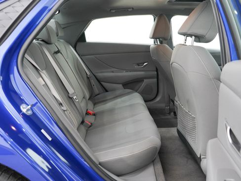 Used 2025 Hyundai Elantra SEL FWD image 12