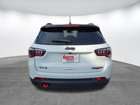 Used 2025 Jeep Compass Trailhawk AWD/4WD image 6