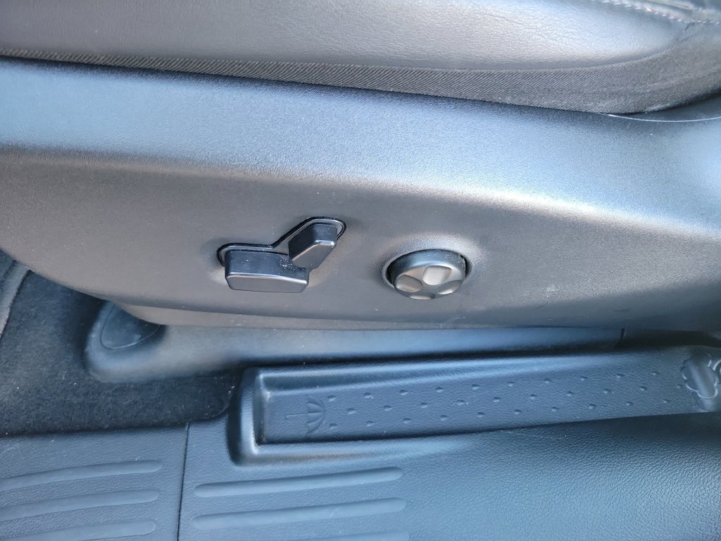 Used 2026 Chrysler Pacifica Select FWD image 25