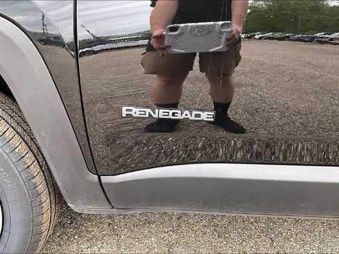 Used 2023 Jeep Renegade Latitude AWD/4WD image 8