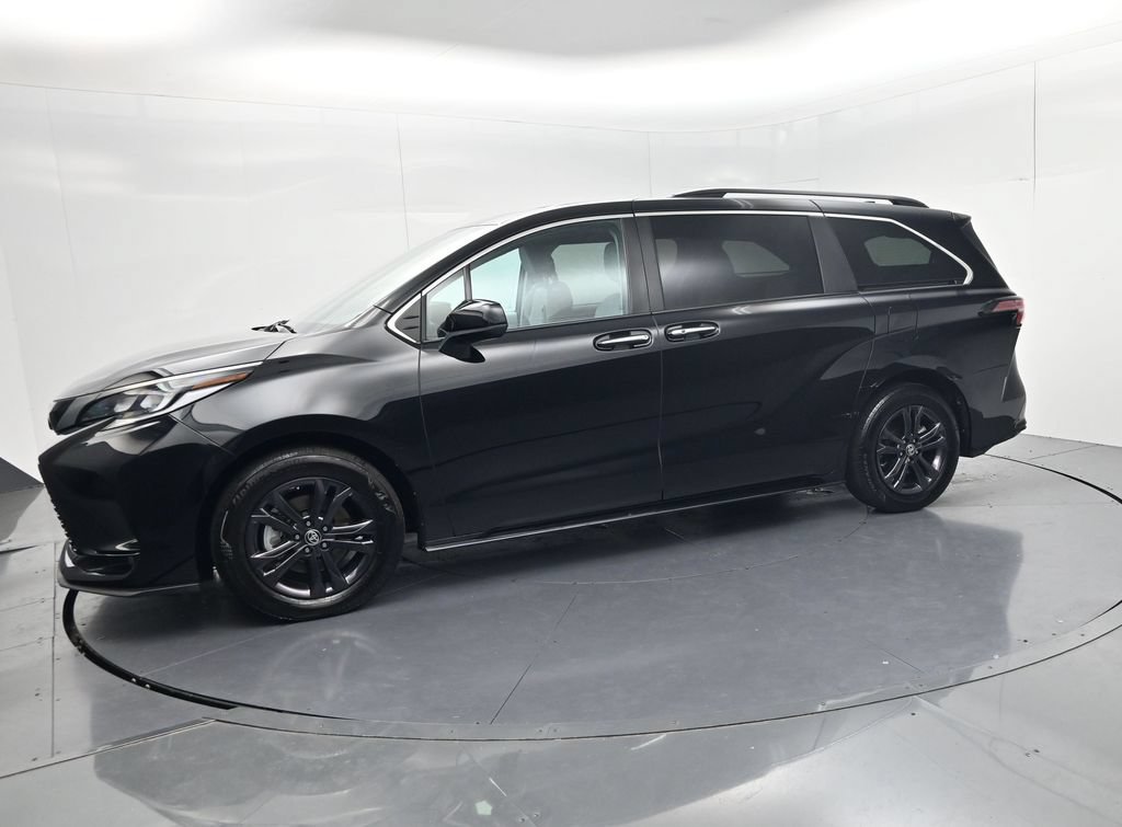 Used 2024 Toyota Sienna XSE w/ XSE Plus Package AWD/4WD image 4