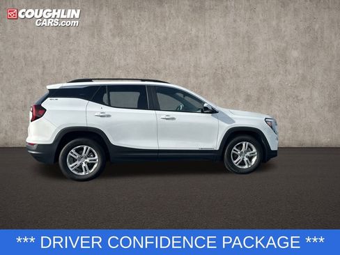 Used 2023 GMC Terrain SLE w/ Driver Convenience Package image 9