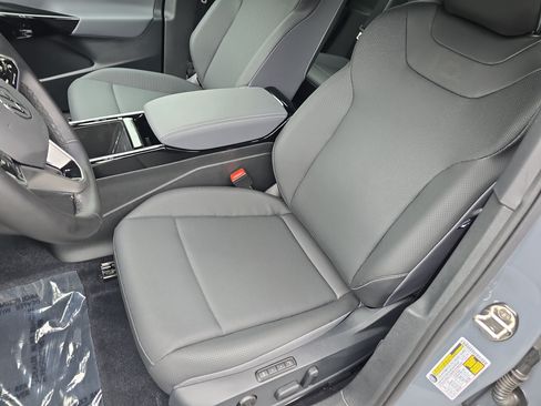 Certified 2025 Volkswagen ID.4 Pro S Plus AWD/4WD image 15