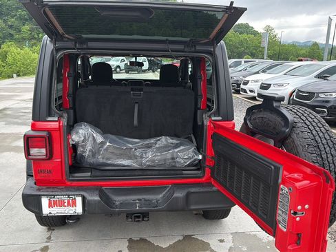 Used 2019 Jeep Wrangler Sport AWD/4WD image 22