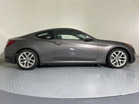 Used 2013 Hyundai Genesis 3.8 image 8