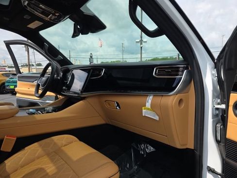 Used 2025 Jeep Grand Wagoneer Series III w/ Rear Seat Video Group 1 AWD/4WD image 42