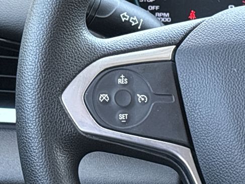 Used 2021 Chevrolet Traverse LS FWD image 22