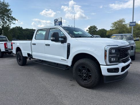 Used 2024 Ford F250 XL w/ STX Appearance Package AWD/4WD image 3