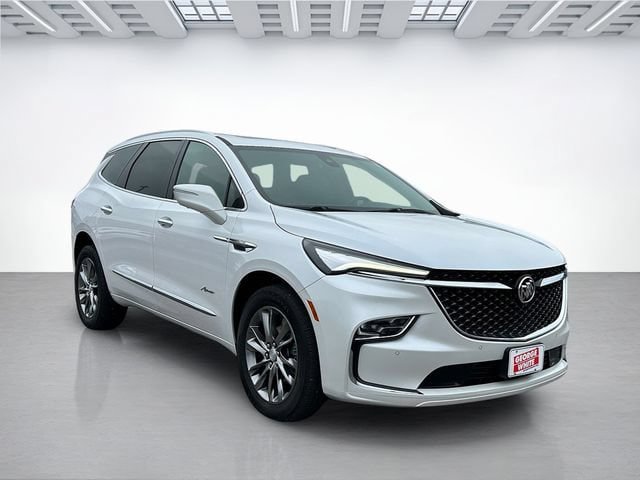 Used 2022 Buick Enclave Avenir w/ Avenir Technology Package AWD/4WD image 2