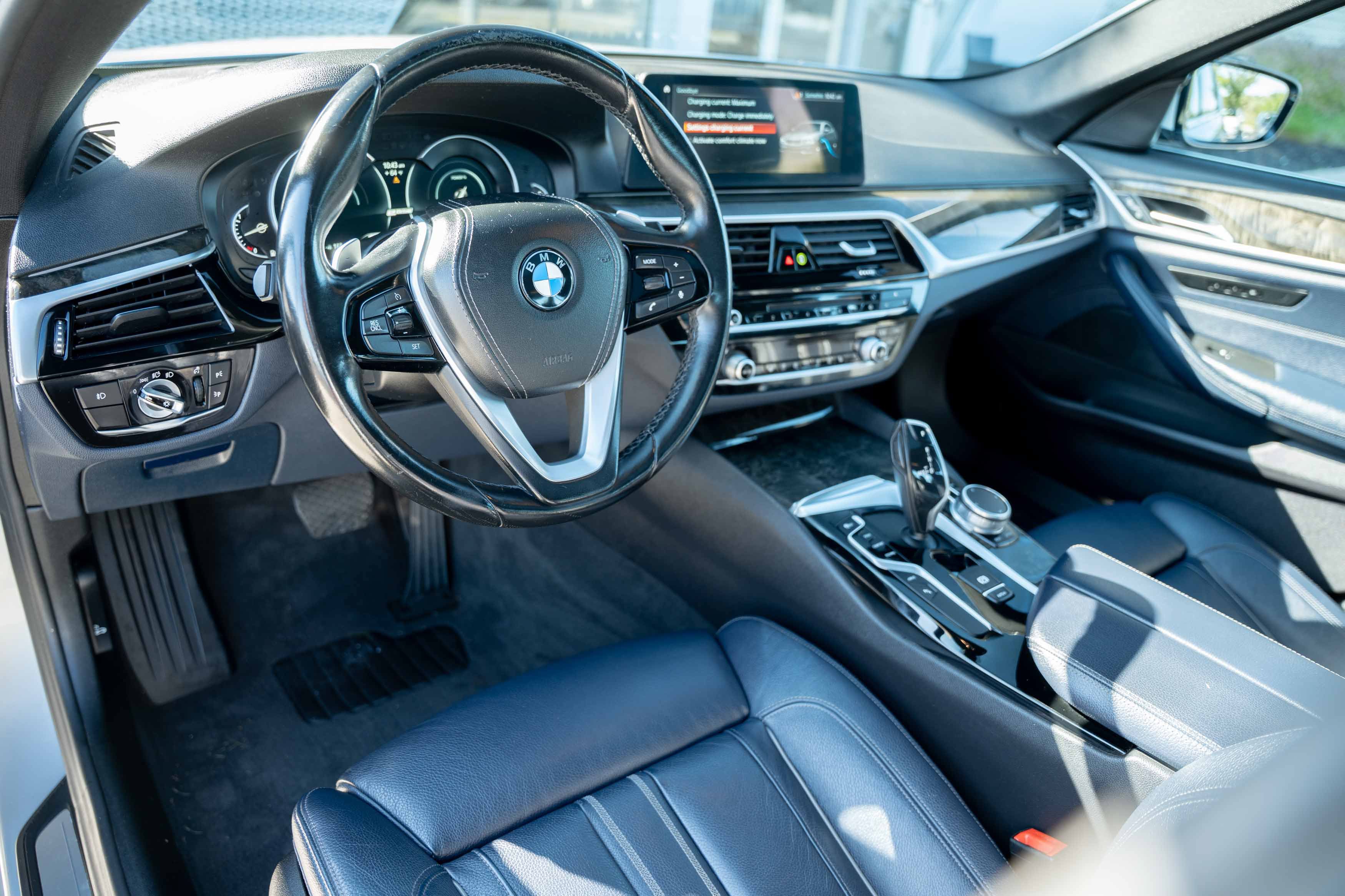 Used 2018 BMW 530e xDrive w/ Premium Package 2 AWD/4WD image 12