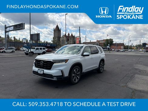 Used 2025 Honda Pilot Elite image 1
