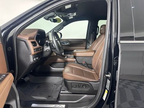 Used 2024 Chevrolet Suburban High Country AWD/4WD image 7