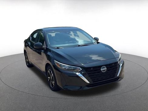 Used 2025 Nissan Sentra SV FWD image 3