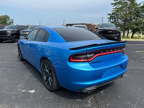 Used 2019 Dodge Charger SXT w/ Blacktop Package RWD image 5