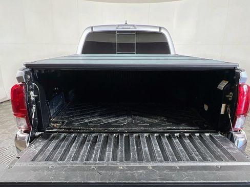 Certified 2018 Toyota Tacoma TRD Off-Road AWD/4WD image 22