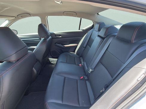 Used 2025 Nissan Altima 2.5 SR FWD image 16