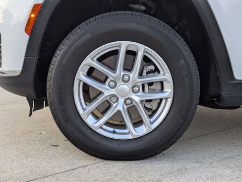 Used 2025 Jeep Grand Cherokee L Laredo image 12