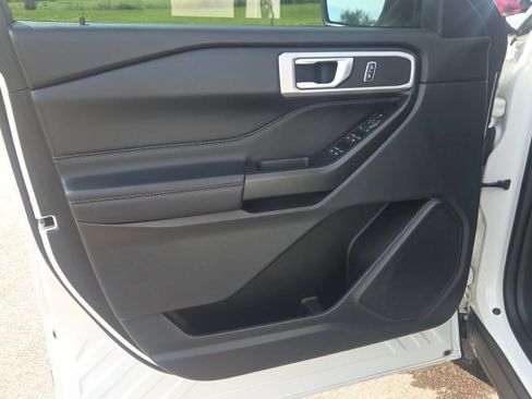 Used 2020 Ford Explorer XLT w/ Equipment Group 202A AWD/4WD image 26