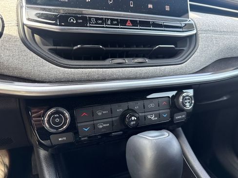 Used 2023 Jeep Compass Latitude w/ Convenience Group image 22