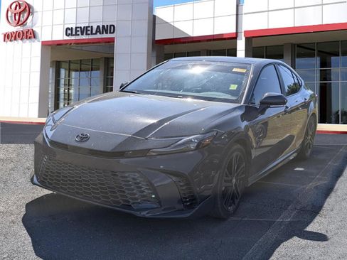Used 2025 Toyota Camry XSE FWD image 4