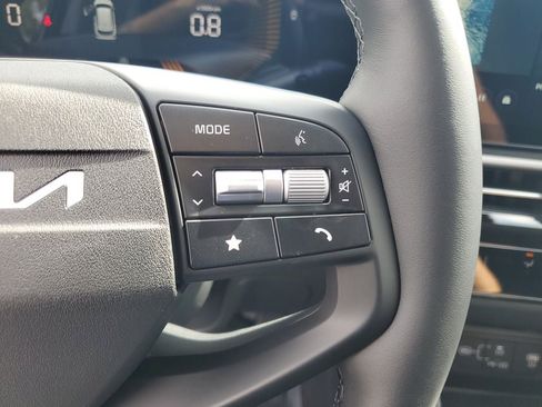 New 2026 Kia Sportage LX FWD image 12