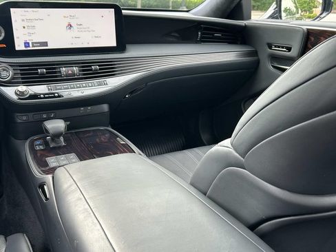 Used 2023 Lexus LS 500 AWD w/ Interior Upgrade Package image 25