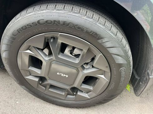 Used 2025 Kia Carnival SX FWD image 7