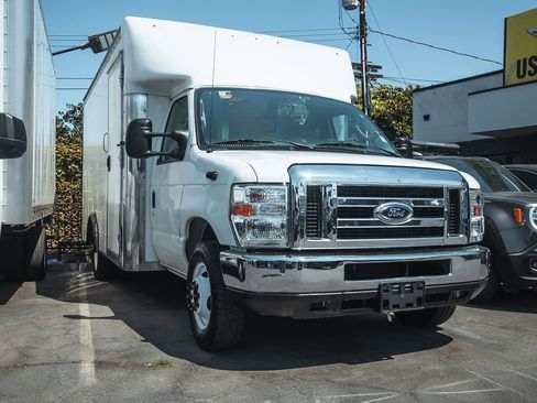Used 2019 Ford E-350 and Econoline 350 Super Duty image 3