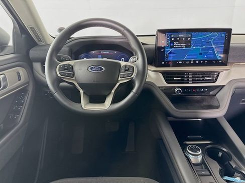 Used 2025 Ford Explorer Active RWD image 25