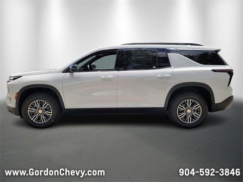 New 2026 Chevrolet Traverse LT image 2